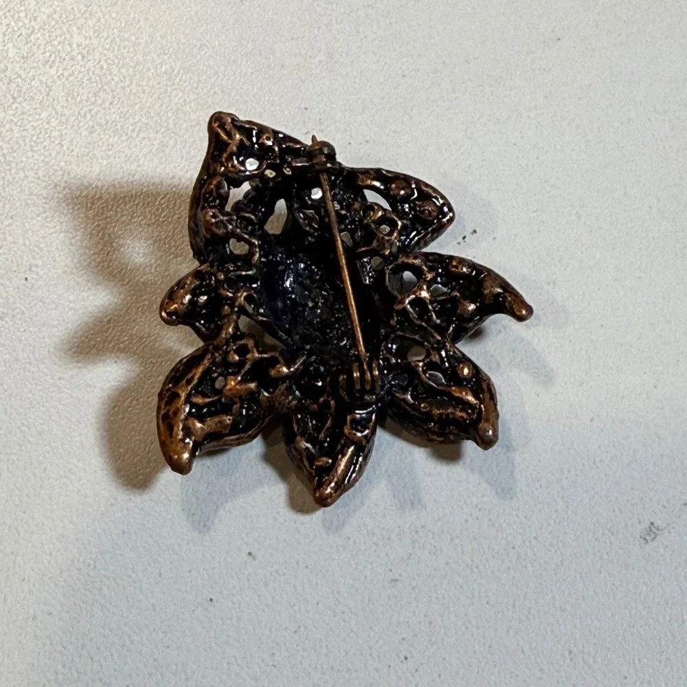 Floral Rhinestone Brooch‎ Pin Flower Gold Tone Decorative Jewelry